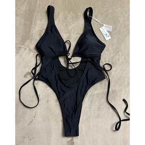 Mermaid Swimwear Women’s One Piece Swimsuit Black Size Small NWT
